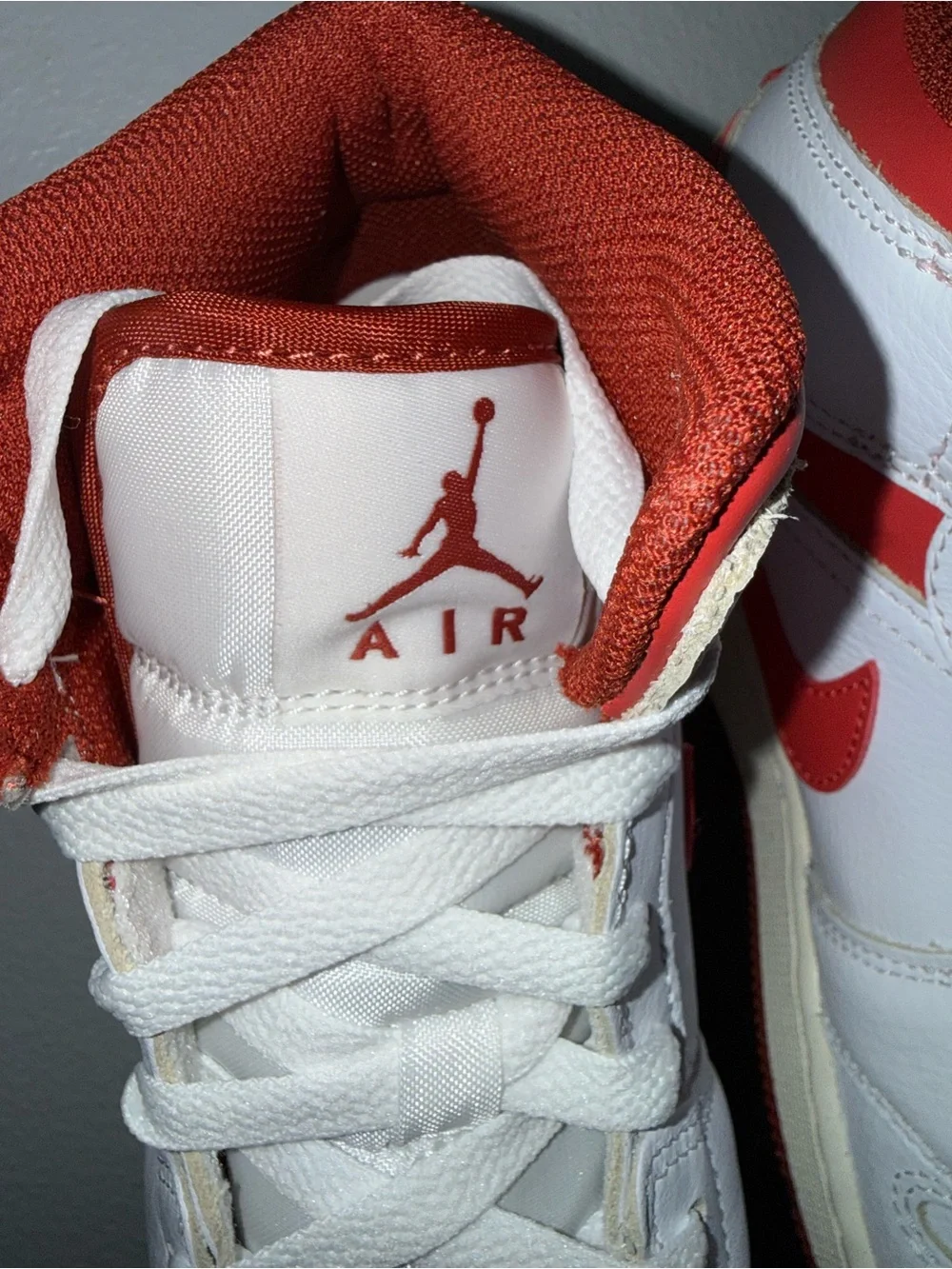 Air Jordan 1 Mid SE Kids White/Red Sneakers Size 6Y New In Box Back To School